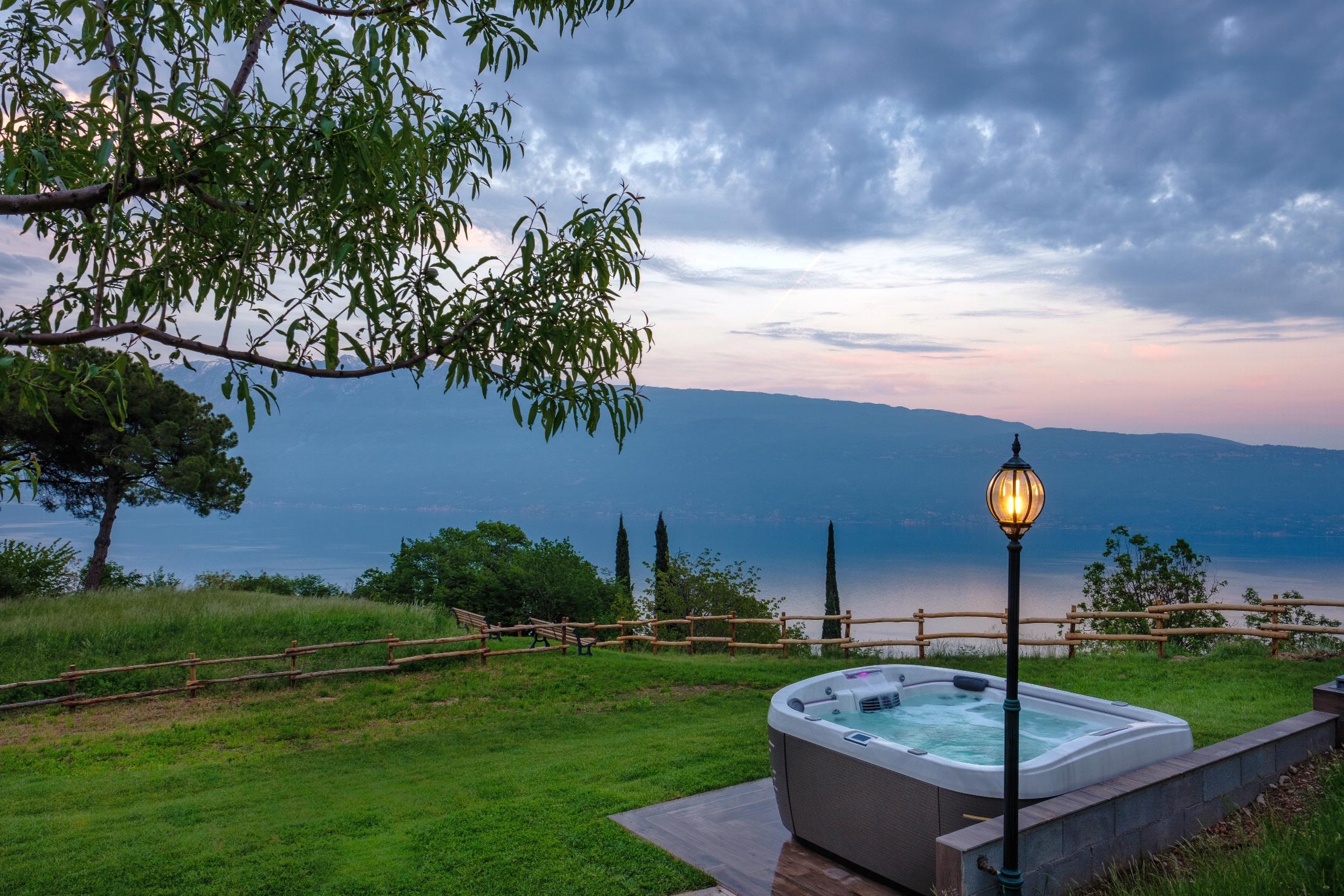 Villa Sostaga Boutique Hotel การ์ญาโน ภายนอก รูปภาพ