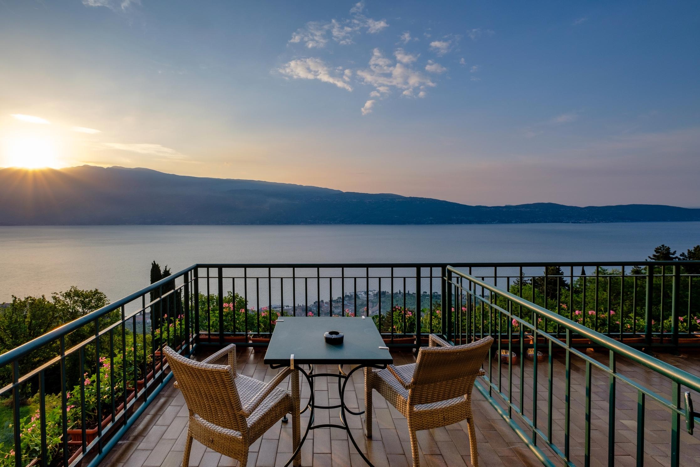 Villa Sostaga Boutique Hotel การ์ญาโน ภายนอก รูปภาพ