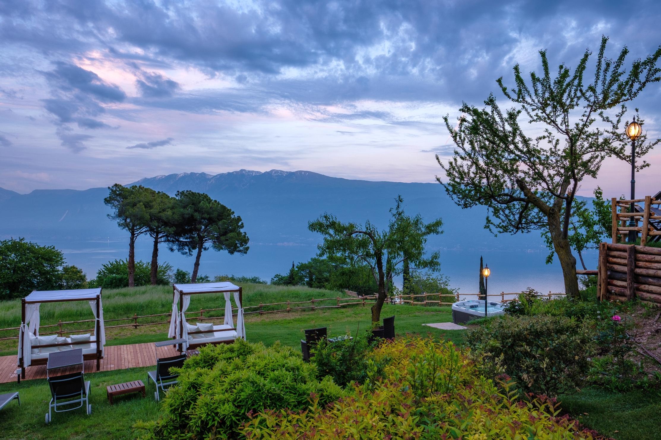 Villa Sostaga Boutique Hotel การ์ญาโน ภายนอก รูปภาพ