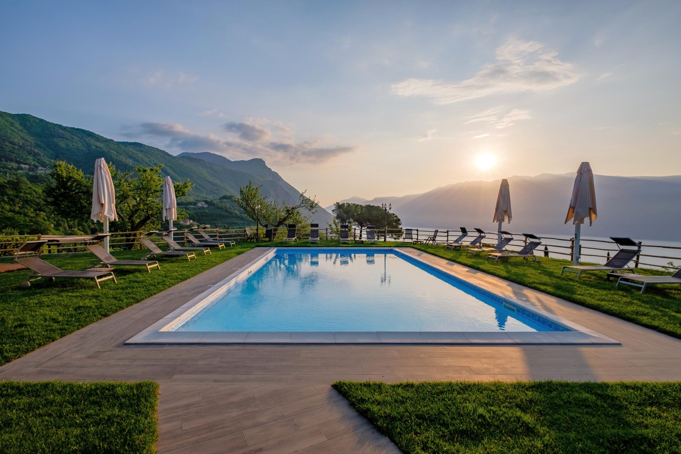 Villa Sostaga Boutique Hotel การ์ญาโน ภายนอก รูปภาพ
