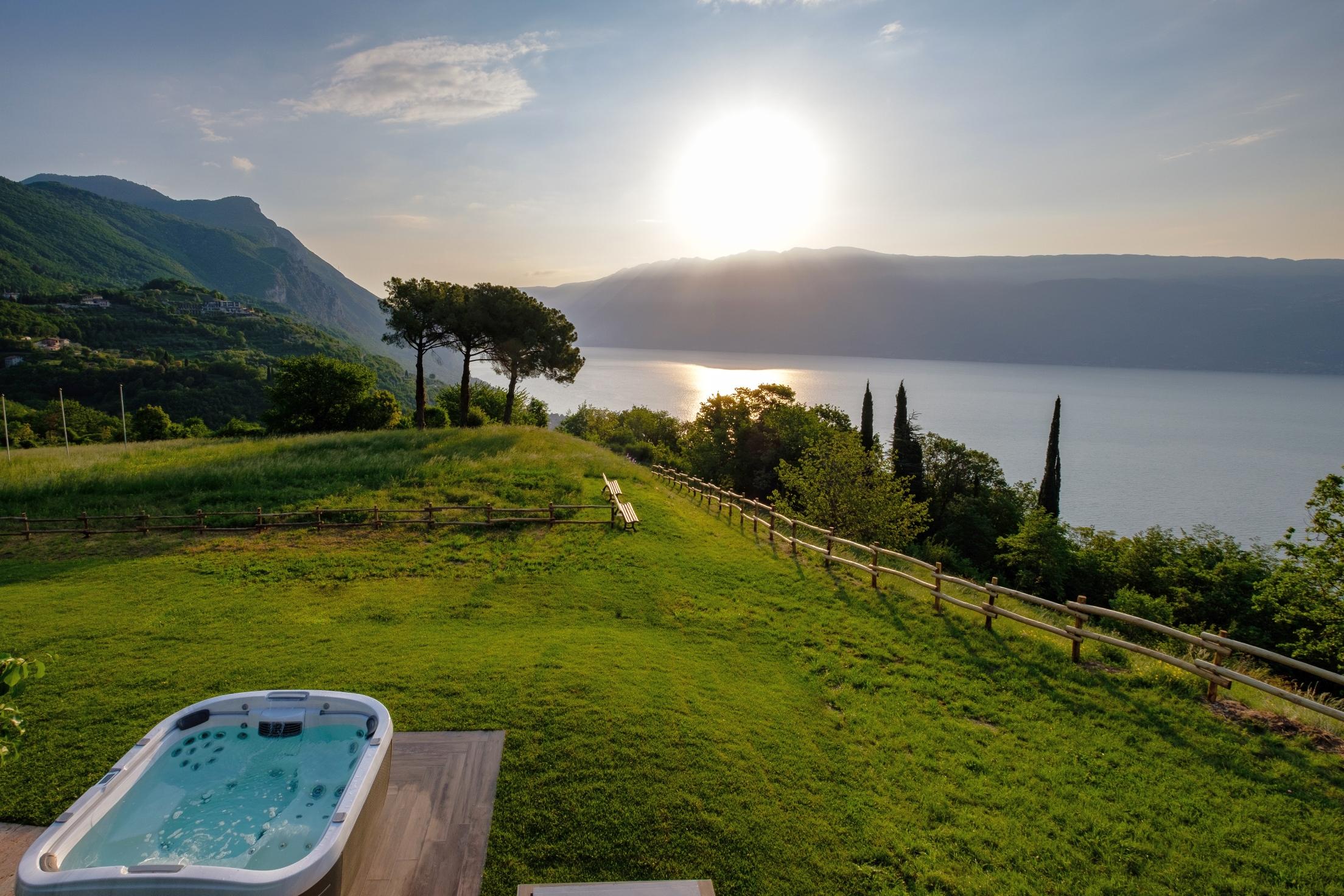 Villa Sostaga Boutique Hotel การ์ญาโน ภายนอก รูปภาพ